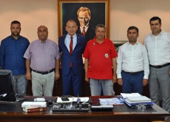 Para dolu çantayı sahibine teslim etti, hediyeyi kabul etmedi