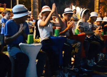 İlk tatil deneyimlerini müzikle yaşıyorlar