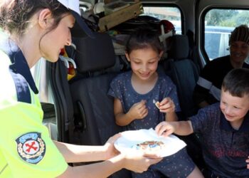 Trafik uygulamasında vatandaşlara bayram şekeri