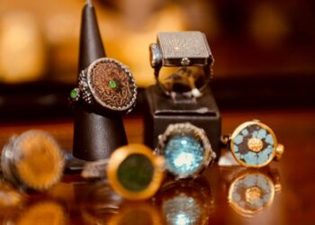 Osmanlı’dan kalma materyalleri takılara dönüştürüyor