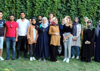 Harçlıklarıyla sokak hayvanlarını doyuruyorlar