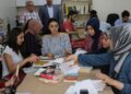 Yıpranan kitaplar üniversiteli gençlerin elinde yenileniyor