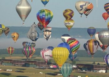 Fransa’da geleneksel balon festivali düzenlendi