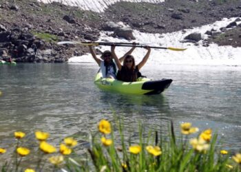 Hakkari’de 3 bin 300 rakımlı yaylada kano keyfi