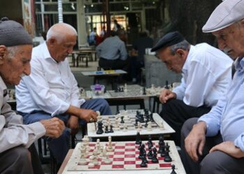 Satrançseverleri buluşturan kahve