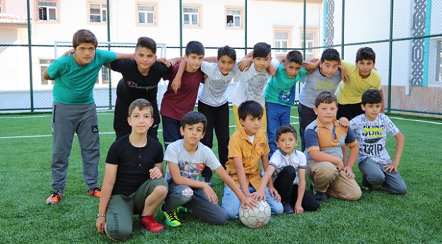 Yozgatlı miniklerin halı saha hayali gerçekleşti