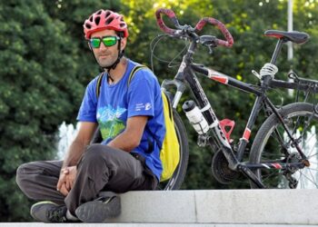 10 yıllık Kırgızistan hayali için binlerce kilometre pedal çevirdi