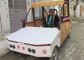 Motosiklet motoruyla 5 günde otomobil yaptı