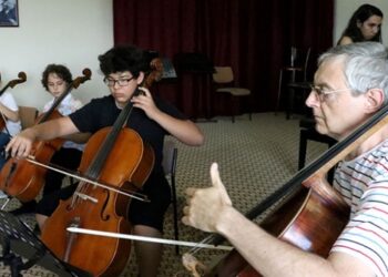 Sihirli notaları ustalarından öğreniyorlar