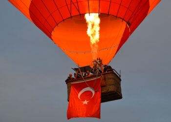 Frigya’da ilk sıcak hava balonu havalandı