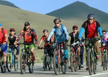 Dağ bisikletiyle Palandöken’i geziyorlar