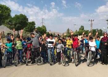 Gençler iyiliğe pedal çevirdiler