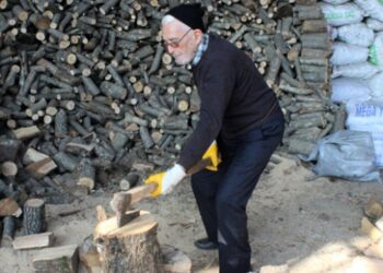 ‘İhtiyar Delikanlı’ gençlere taş çıkarıyor