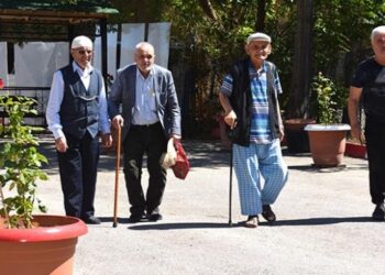 Yaşlıların huzuru için hobi bahçesi
