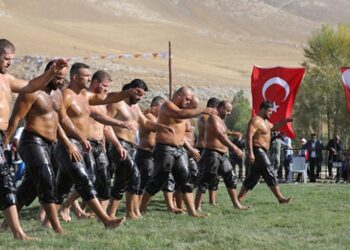 Tarihi Kırkpınar Yağlı Güreşleri yarın Edirne’de başlayacak