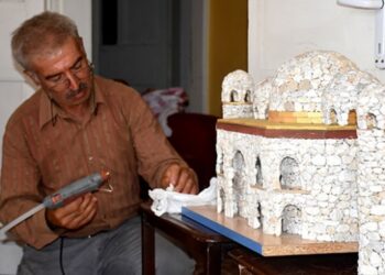 UNESCO listesindeki eserlerin minyatürünü 16 bin 500 taşla yaptı