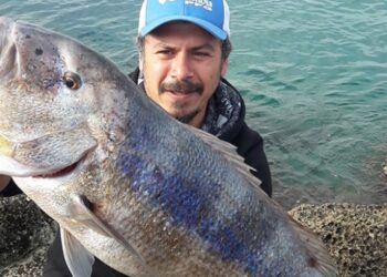 Oltayla 10 kiloluk balık yakaladı