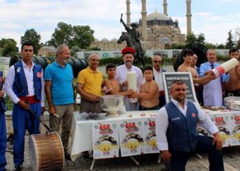 Kırkpınar’a peşrevli, ciğerli, helvalı davet