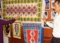 Annesinden öğrendiği kilim dokuma sanatı mesleği oldu