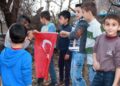 Beytüşşebap’ta sınır çocuklarının bayrak sevgisi