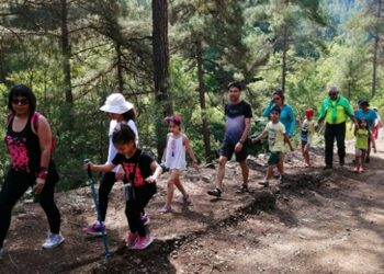 Çocuklara karne hediyesi doğa yürüyüşü