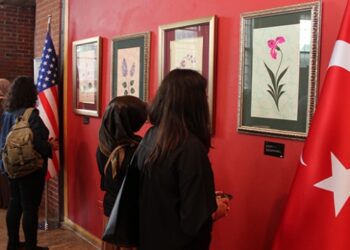 New Jersey’de ebru sergisi açıldı