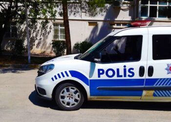 Sınav yerini şaşıran öğrencinin imdadına polis yetişti