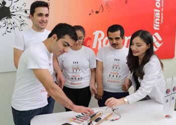 Batmanlı öğrenciden görme engellilere nota öğreten piyano