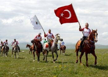 Jandarmaya ciritli kutlama