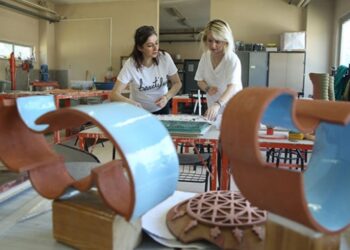 Annesiyle beraber mezun olacak