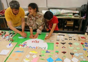 Özel çocuklar kodlamayı origamiyle öğreniyor