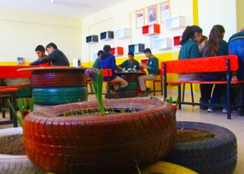 Atık malzemelerle “geri dönüşüm kütüphanesi” oluşturdular