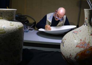 Ustasından çini sanatına “elmas” dokunuşlar