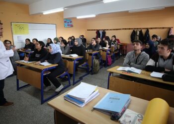 Poliklinikte kurulan okul 38 yıldır “sağlıkçı” yetiştiriyor