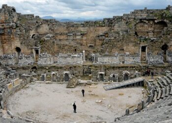 2 bin yıllık Perge Tiyatrosu restore edilecek