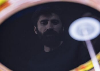 Ebru sanatını videoyla birleştirerek dünyaya tanıtıyor