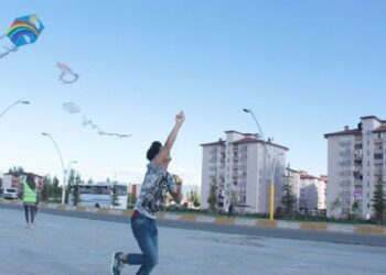 Gökyüzü özel uçurtmalarla renklendi
