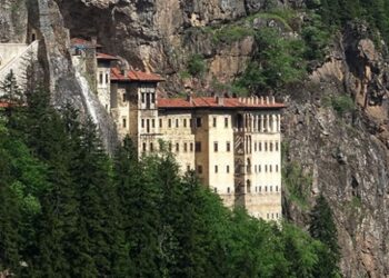 Sümela Manastırı 4 yıl aradan sonra ziyarete açıldı