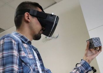 Mühendis adaylarından dersi “artırılmış gerçeklikle” öğretecek uygulama