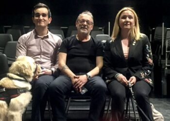 Rehber köpekler sahiplerine tiyatroda da eşlik edebilecek