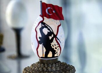 Yumurta kabuklarını sanat eserine dönüştürüyor