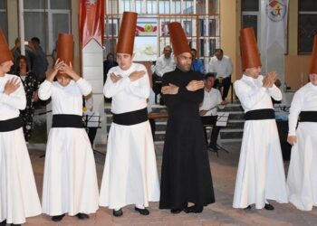 Manisa’da engelli semazenlerden ramazan gösterimi