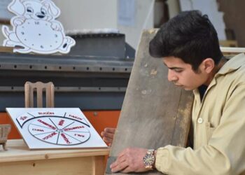 Atıklar oyuncak oluyor, hem öğrenciler hem okul kazanıyor