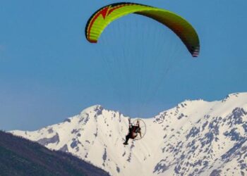 Akçapınar sahili her yıl 150 bin sörf tutkununa ev sahipliği yapıyor