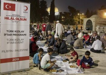 Türk Kızılayı Mescid-i Aksa’da iftar verdi