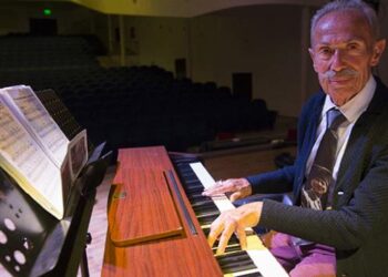 Ankara caz festivalinde İlham Gencer ve kızı Ayşe Gencer müzikseverlerle buluştu