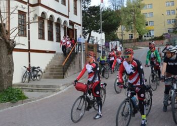 Ata’ya saygı için pedal çeviriyorlar
