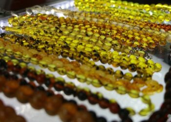 Koleksiyonundaki tespihlerin içinde 100 bin yıllık fosiller var