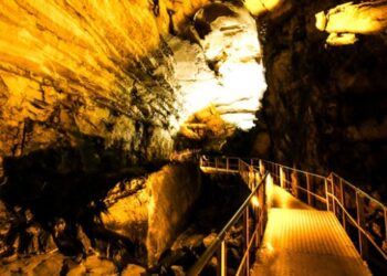 Toroslar’ın doğa harikası: Tınaztepe Mağarası