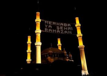 Osmanlı geleneği mahyalar ramazana hazırlanıyor